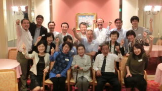 富士高校で美術教師を19年務めた佐藤先生の「50回展」を卒業生有志が